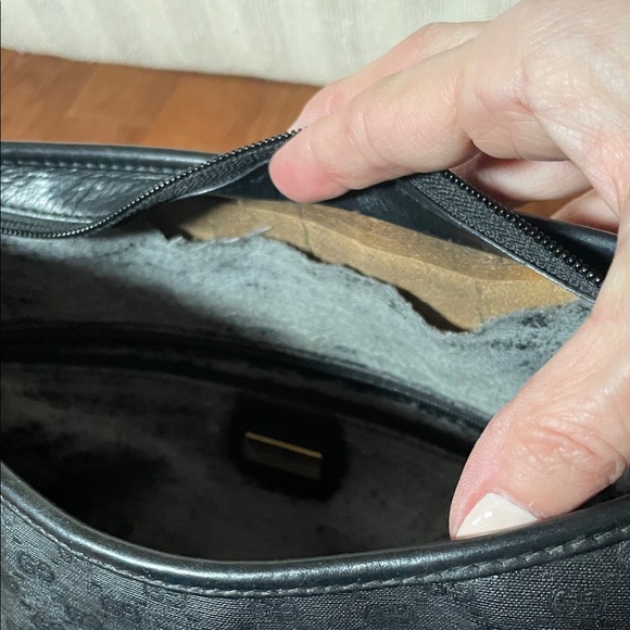Authentic Gucci Black Logo Shoulder Bag - Picture 13 of 15
